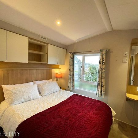 Lovely Holiday Home At Lyons Caravan Park! Prestatyn Esterno foto