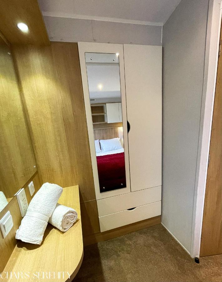 Lovely Holiday Home At Lyons Caravan Park! Prestatyn Esterno foto