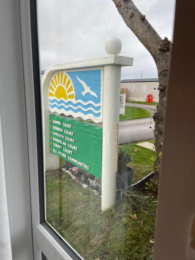 Lovely Holiday Home At Lyons Caravan Park! Prestatyn Esterno foto